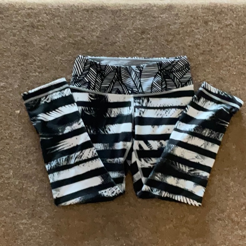 womens lulu capris
